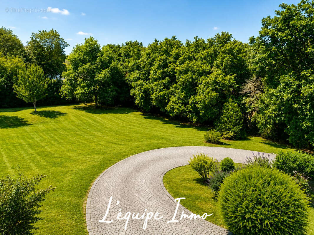 Maison familiale 200m2 avec piscine garage et terrain attenant - photo 16