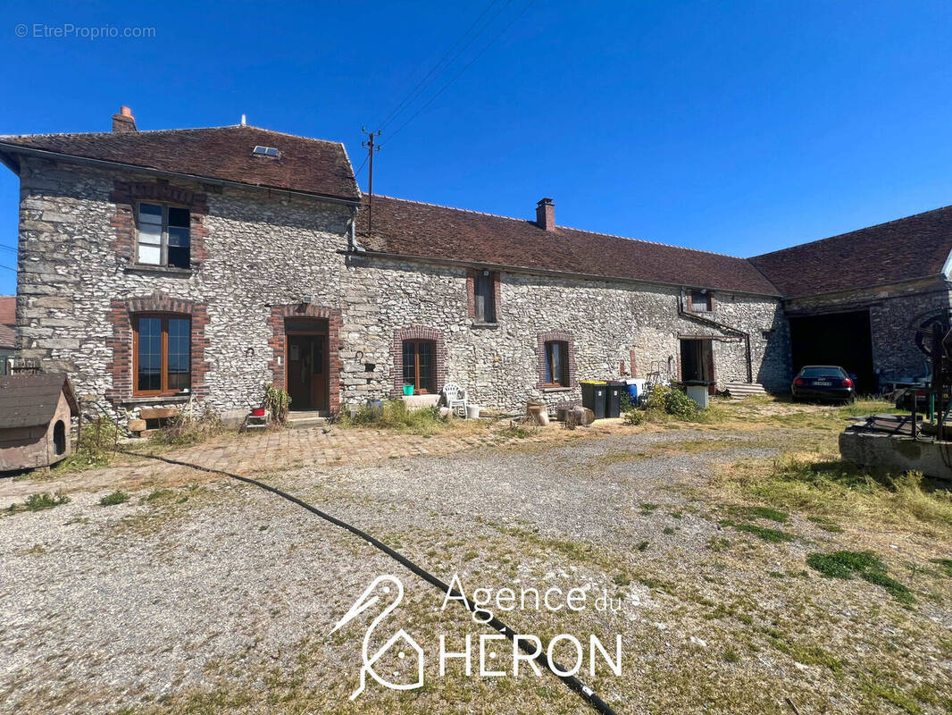 Photo 1 - Maison à SAINT-HILLIERS