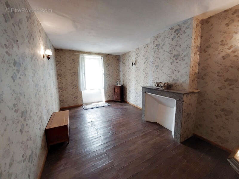 Maison à MELAGUES