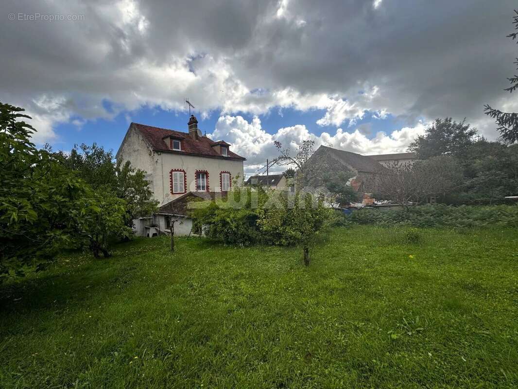 Maison à LUCY-LE-BOIS