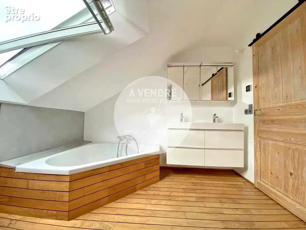 BIEN RARE – Demeure de caractère face à la mer – 240 m² – Jardin – Garage - photo 12