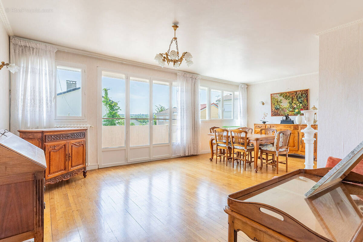 Appartement à VERRIERES-LE-BUISSON
