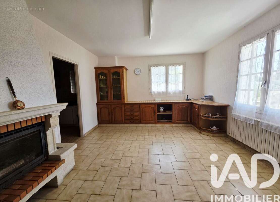 Maison 121 m² à Aigre  - photo 4