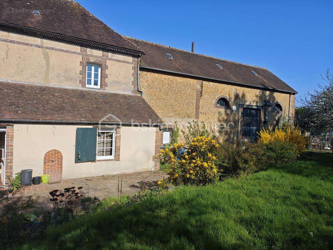 Maison à SAINT-MAURICE-LES-CHARENCEY
