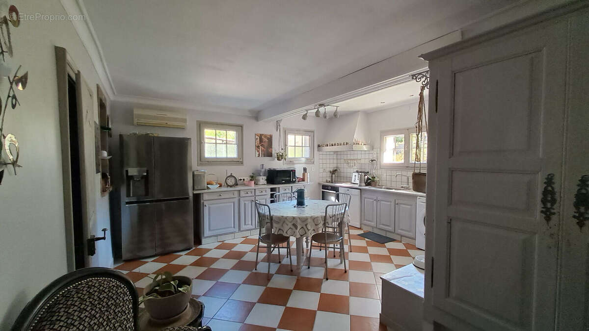 Proche les Vans beau Mas de 220 m² avec gites sur3.7 hectares de terrain - photo 11