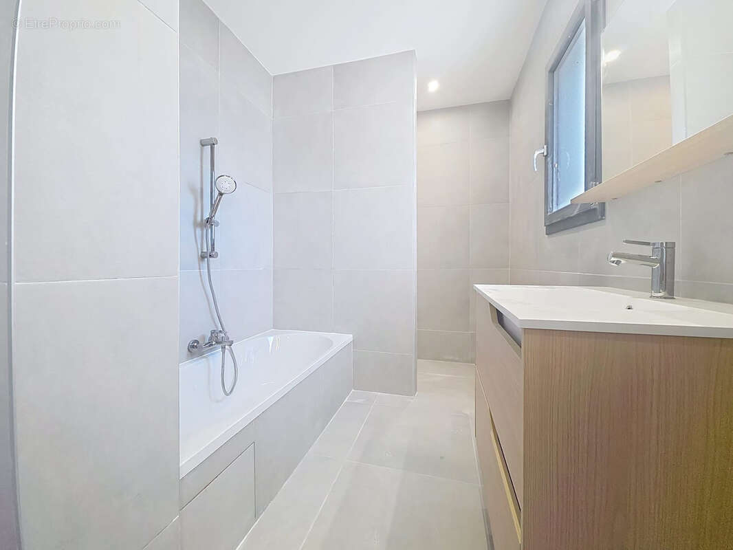 L’agence Négoce Habitat vous propose à la vente cette villa situé sur la commune de LUNEL Quartier La Magnaner - photo 11