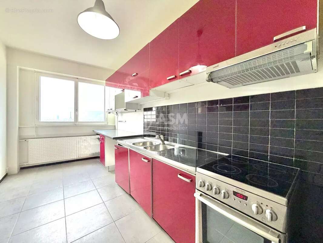 Appartement à COURBEVOIE