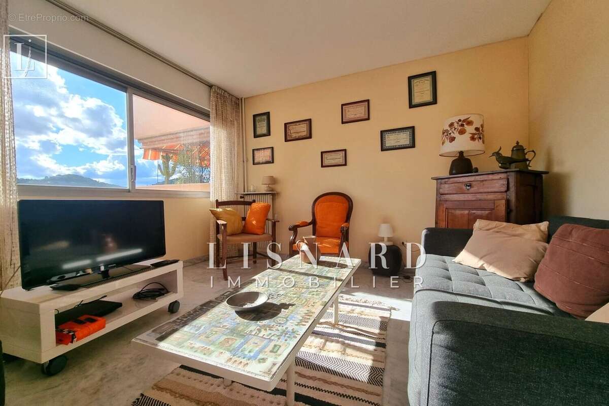 Appartement à VALLAURIS