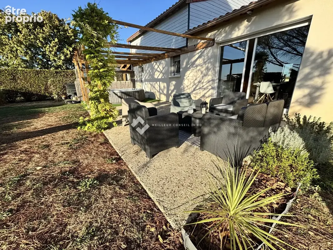 Maison 9 pièces 159 m² à vendre à Neuville-De-Poitou (86170) - photo 9
