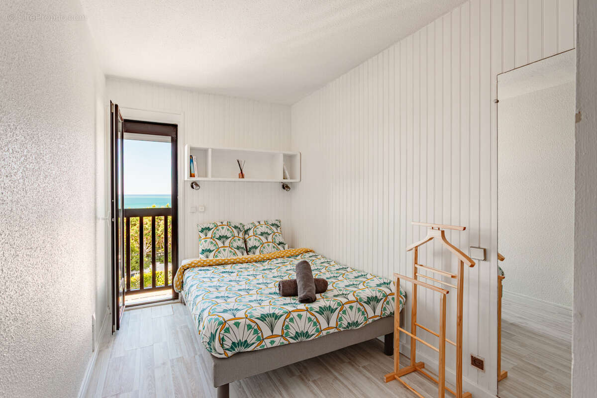 Chambre d'amour - t2 vue mer - dernier etage - photo 5