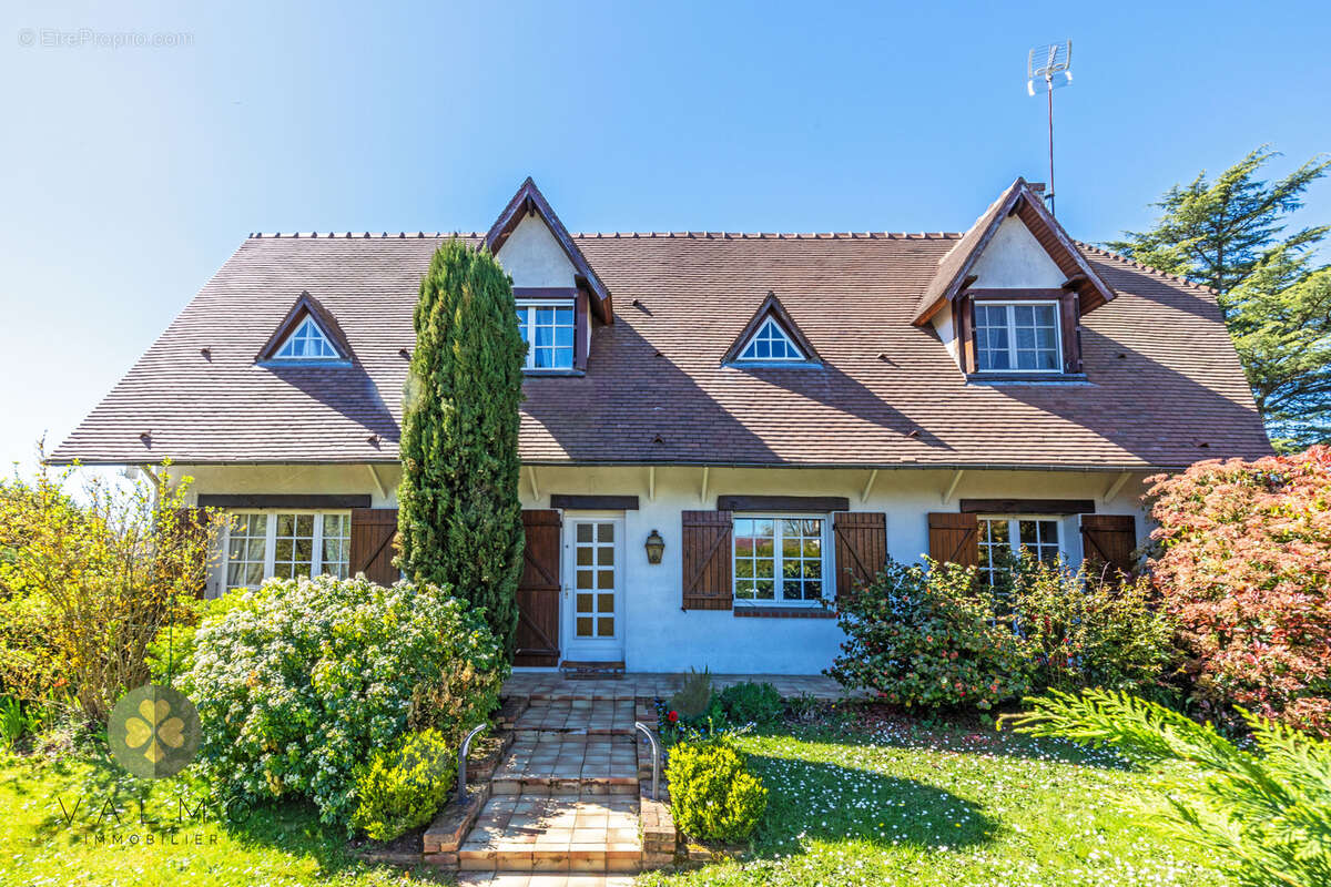 Maison à LA QUEUE-LES-YVELINES