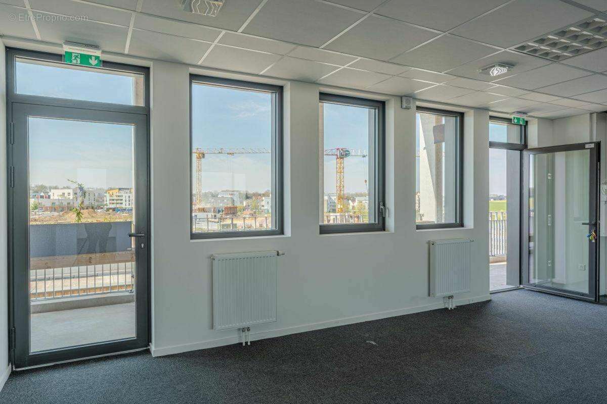 Commerce 86 m² à Epron  - photo 4