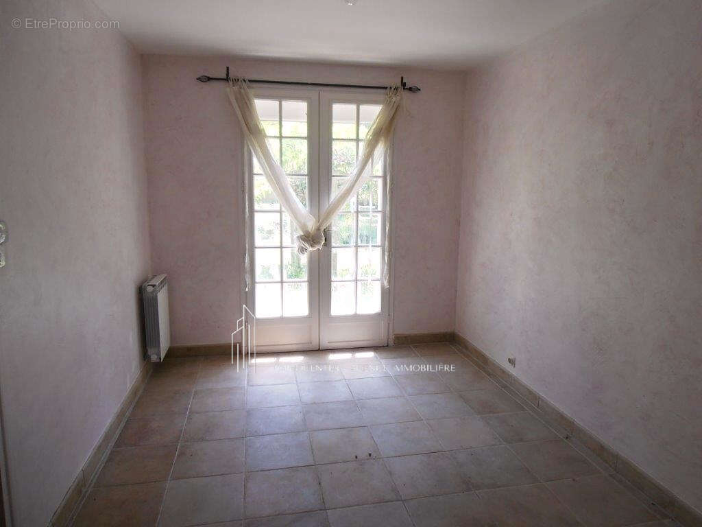 Maison à MONTELIER