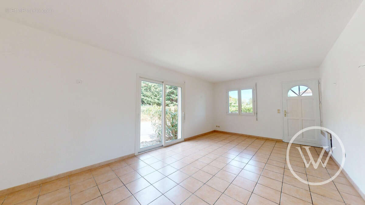 Maison à VILLENEUVE-LES-MONTREAL