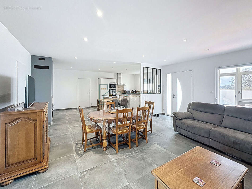 Maison à SAINT-JUNIEN