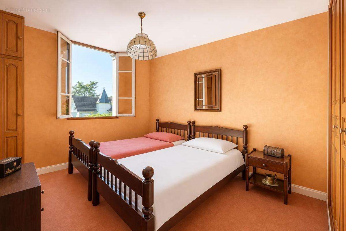 Maison de 7 pièces de 140 m² à Eaubonne - photo 4