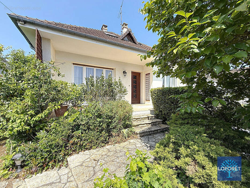 Maison à OLLAINVILLE