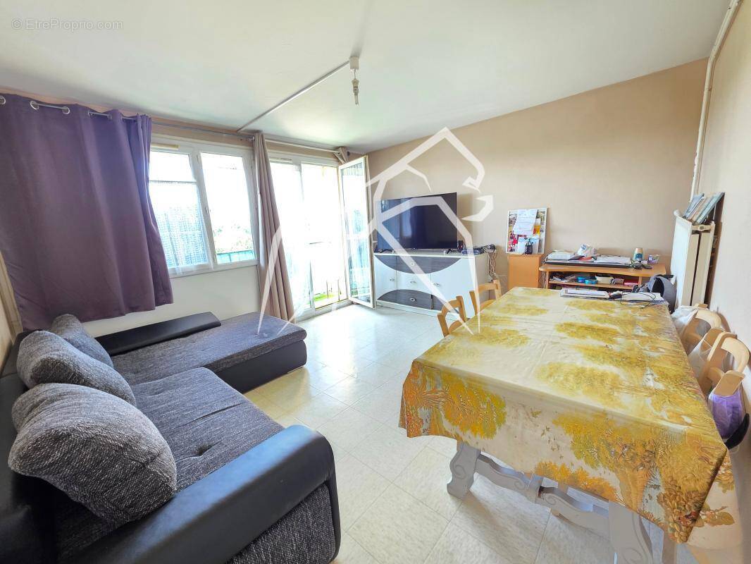 Appartement à SAINT-ETIENNE-DU-ROUVRAY