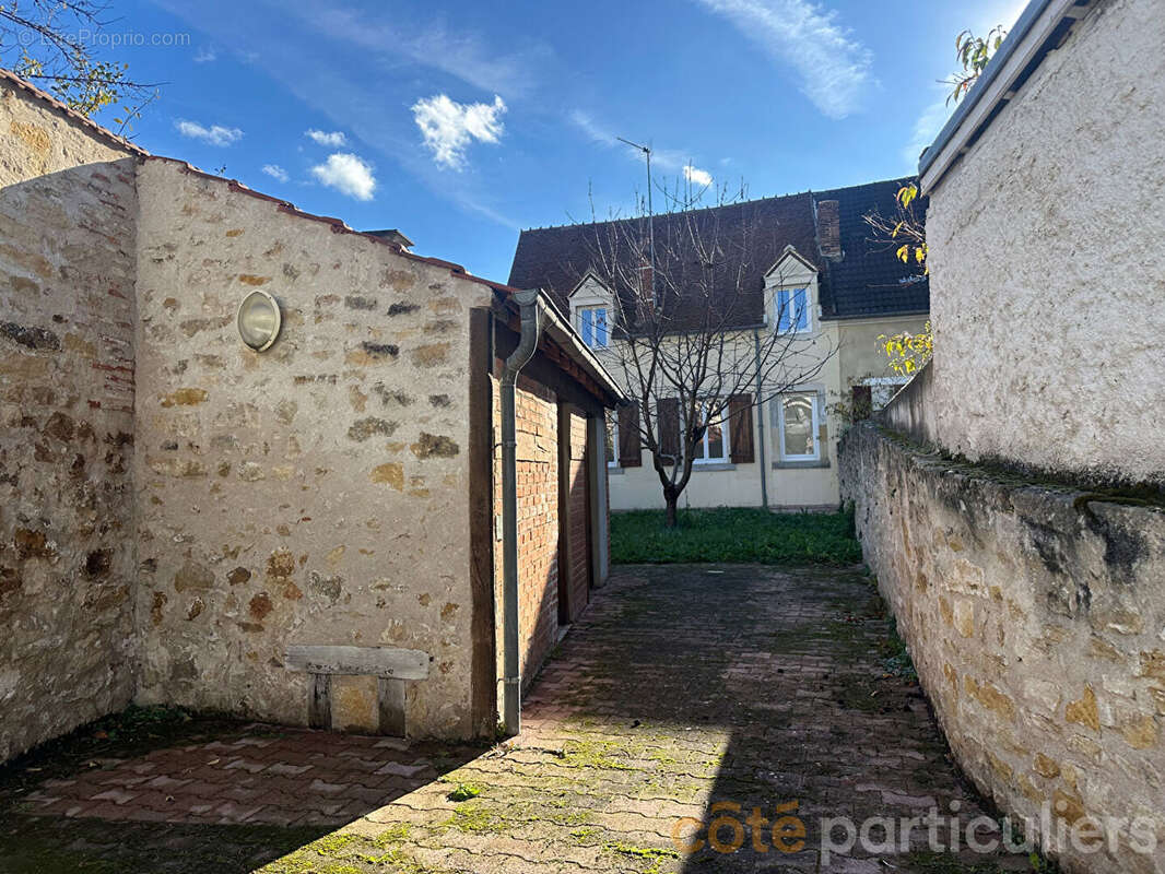 Maison à SAINT-AMAND-MONTROND