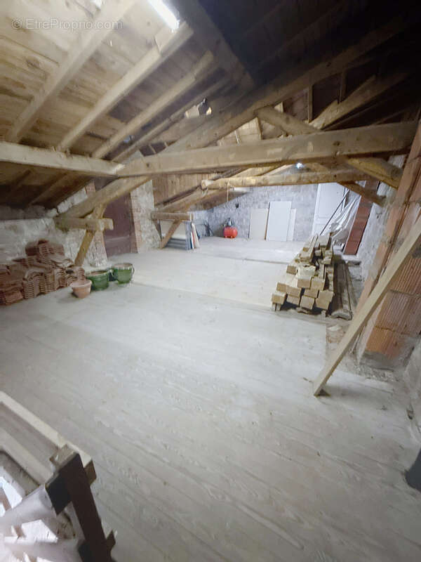 Maison à SAINT-BONNET-LE-CHATEAU