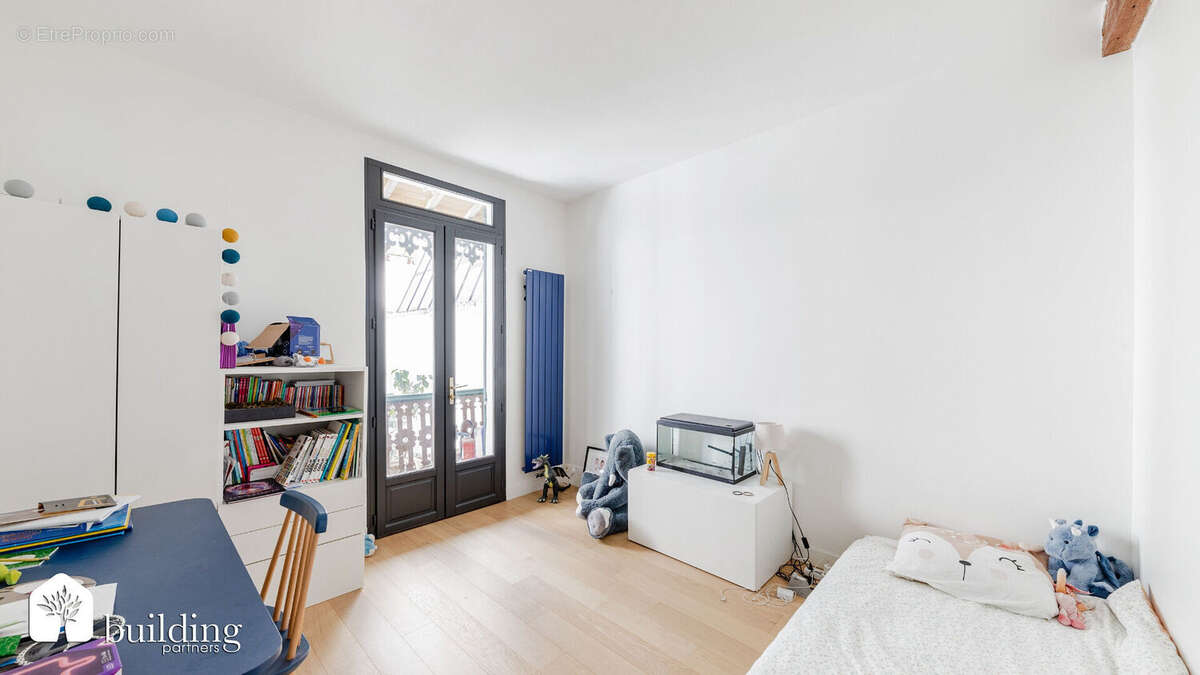 À vendre - Levallois-Perret Parc des 5 Continents - Maison ancienne rénovée avec terrasses de 139 m² - photo 15