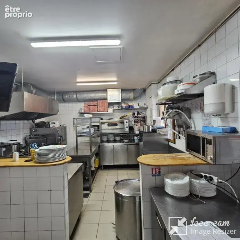 JUAN LES PINS, restaurant, 80 couverts, 100 M des plages, terrasse, parking, excellent état. - photo 15