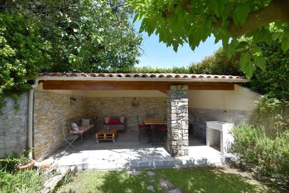 Maison à BAGNOLS-EN-FORET