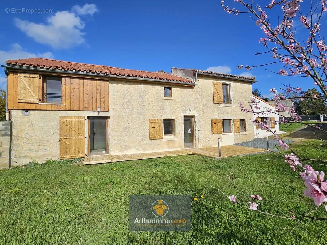 Maison à FONTENAY-LE-COMTE