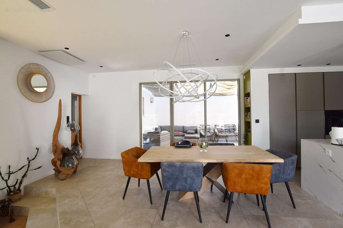 Salle à manger  - Maison à NAGES-ET-SOLORGUES