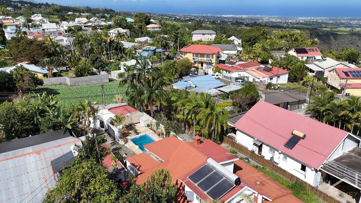 EXCLUSIVITÉ   Villa avec piscine & studio indépendant   Bras-Pontho, Le Tampon - photo 3