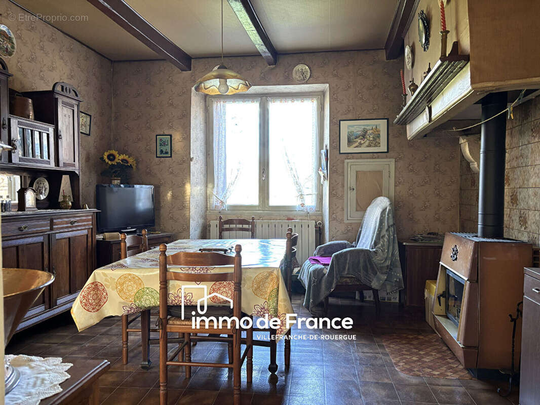 Ensemble immobilier - Maison d'habitation et dépendance à rénover - La Rouquette - photo 5