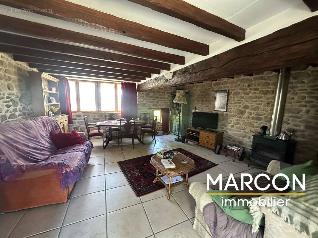 Appartement à VAREILLES