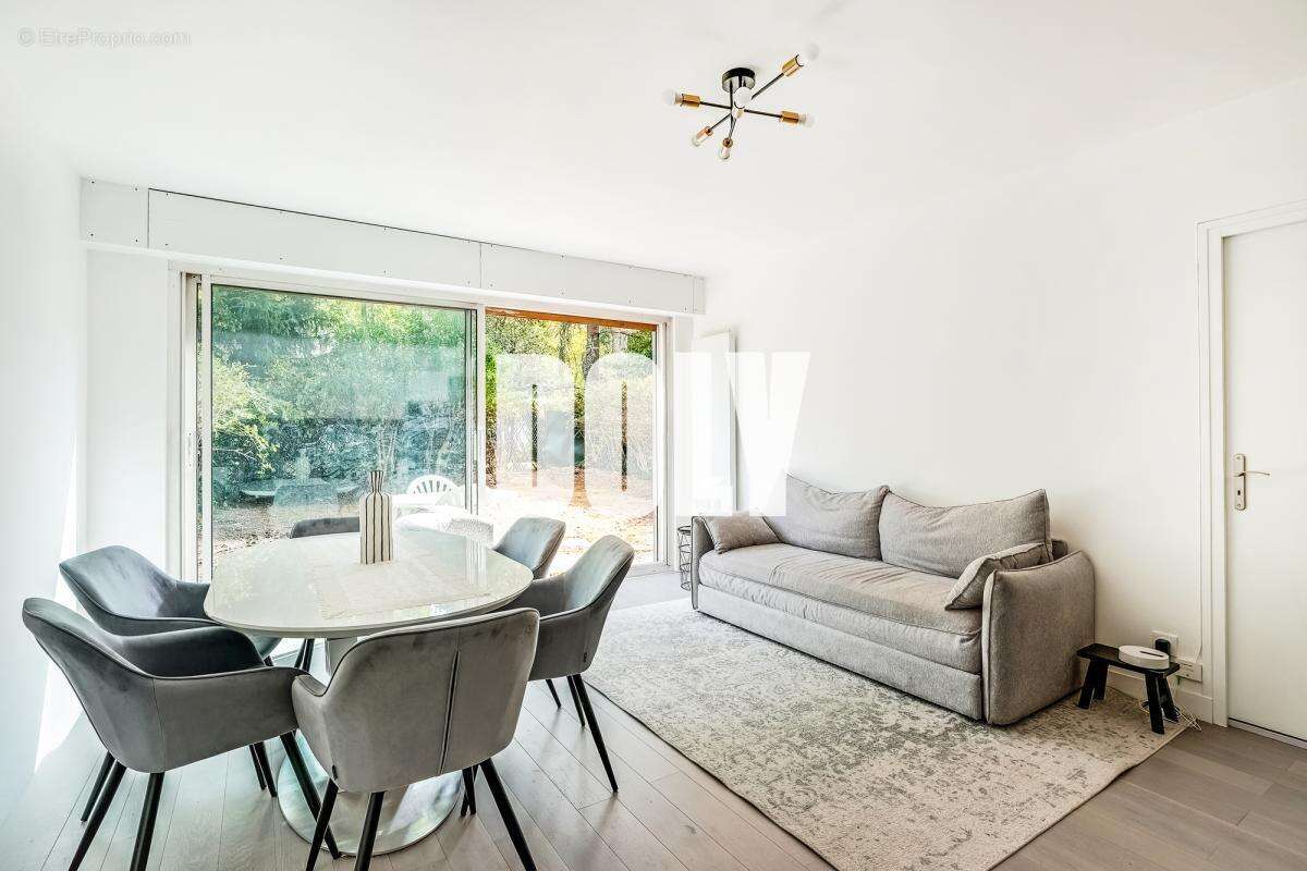 Appartement à NEUILLY-SUR-SEINE