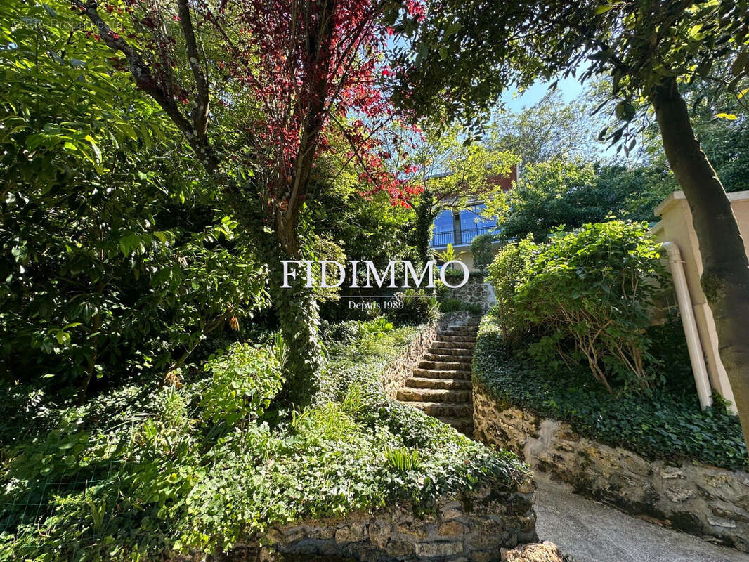 Maison à CHENNEVIERES-SUR-MARNE