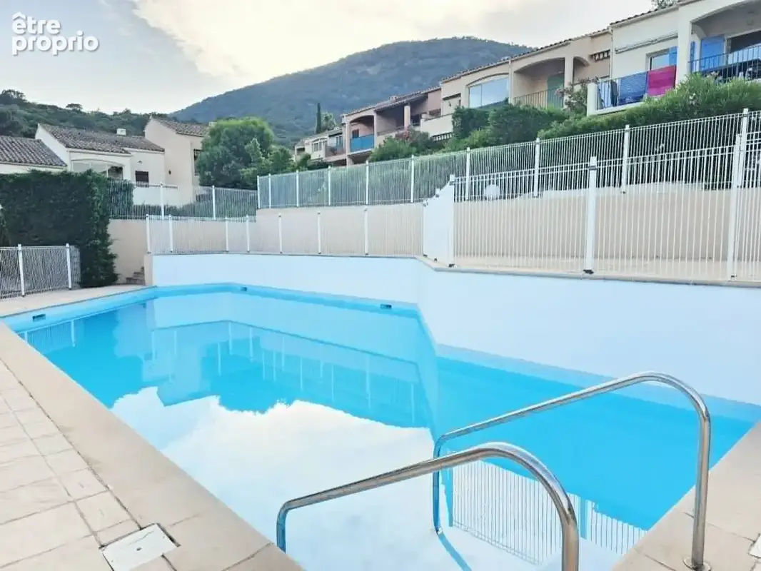 Appartement T2 avec vue mer, picine et parking privatif - photo 10