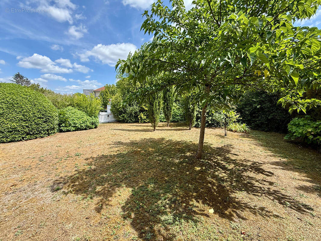 Maison à RUELLE-SUR-TOUVRE