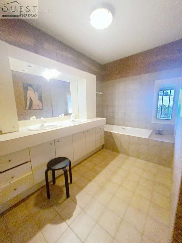 Maison à CHARBONNIERES-LES-BAINS