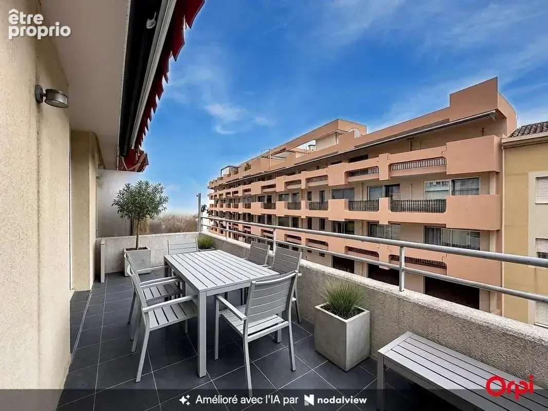 Menton, Quartier Madone-Carnolès, Appartement lumineux exposé Sud en étage élevé, avec une terrasse spacieuse - photo 2
