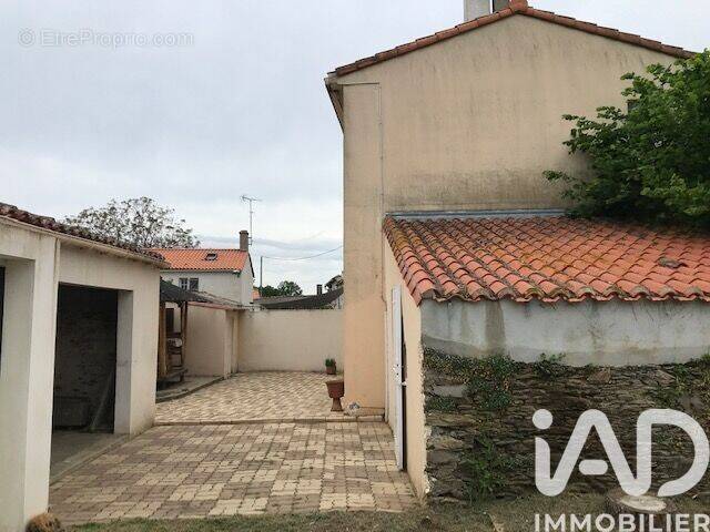 Photo 1 - Maison à LES BROUZILS