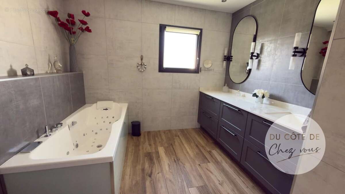 Maison à LE PAVILLON-SAINTE-JULIE