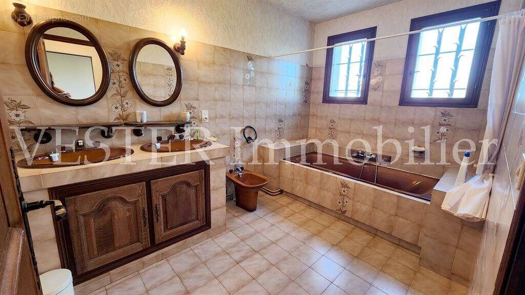 Superbe maison périgourdine de 250m2 à Saint Front de Pradoux - photo 11