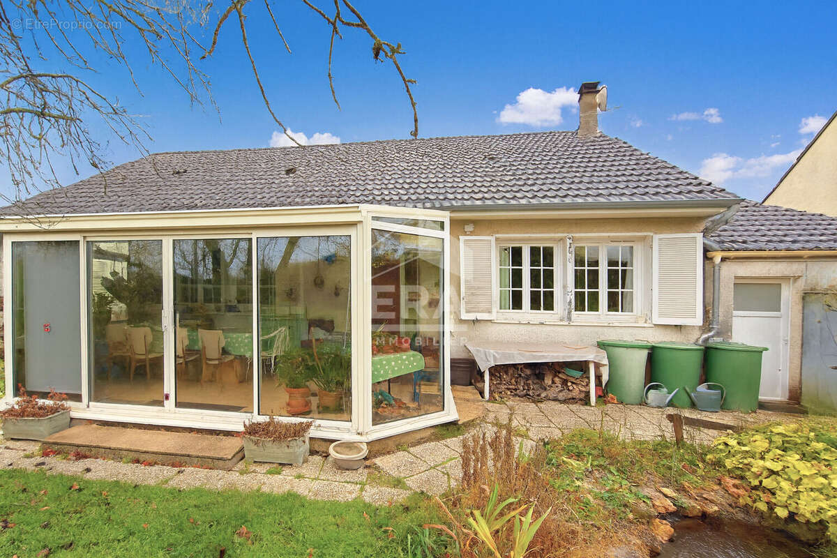 Maison à LES ECRENNES