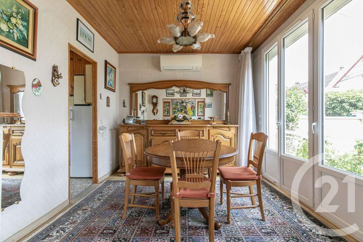 Maison à SAINT-MAUR-DES-FOSSES