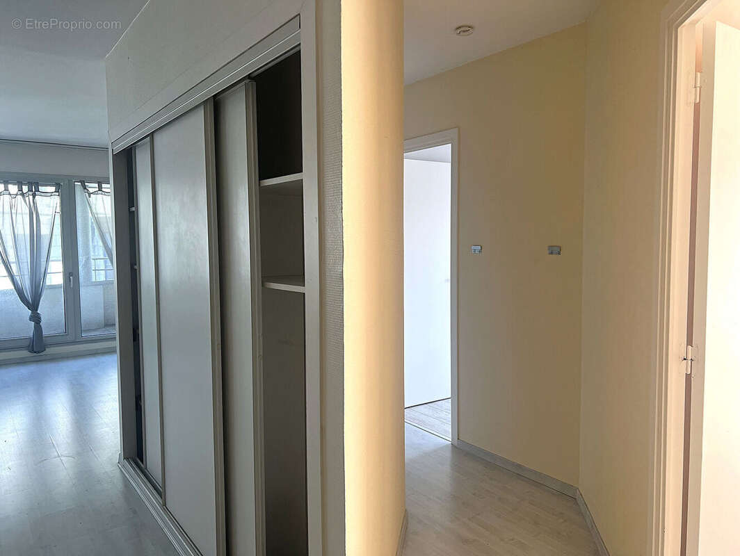 T5 de 98m², balcon terrasse, cave et parking - photo 16