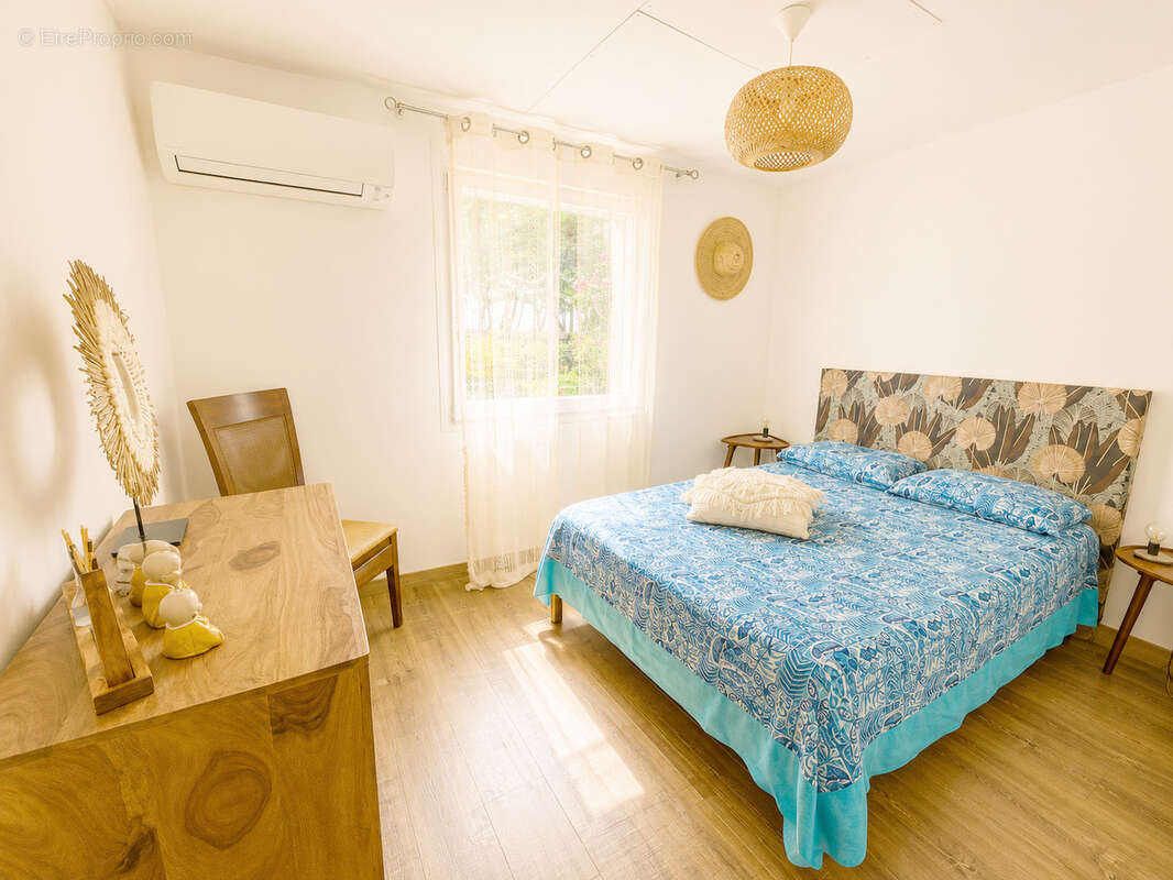 Appartement de 110 m2 en Rez de Jardin les pieds dans l'eau au Pin Rolland - photo 11
