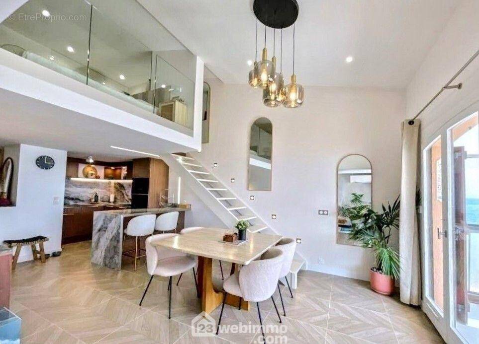 Volumes généreux et élégance contemporaine - Appartement à SAINTE-MAXIME