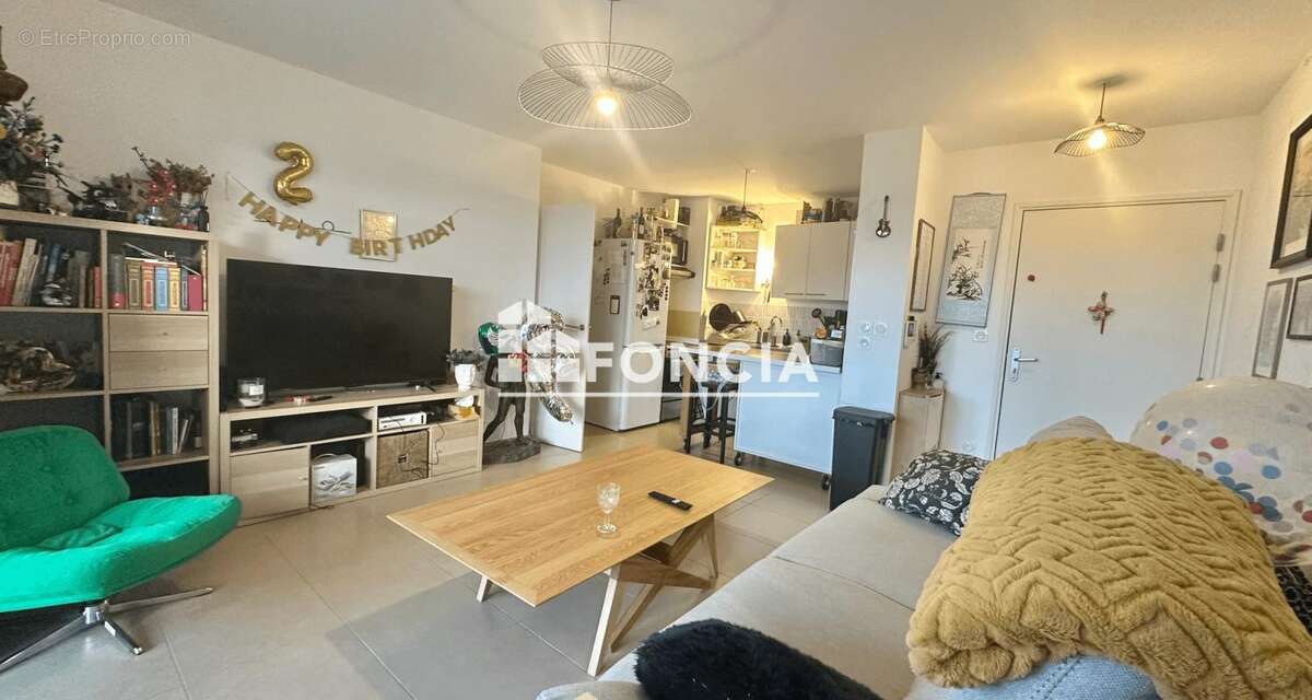 A VENDRE - CHARTREUX - Appartement récent T3 avec terrasse et box - photo 4