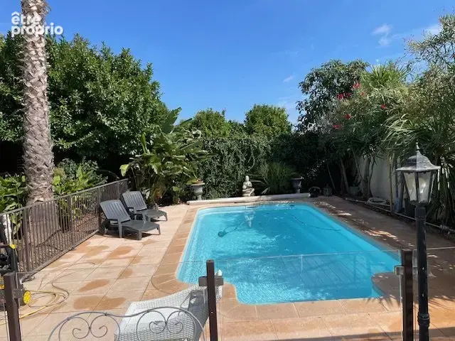 Maison avec 2 appartements et dépendance sur un terrain avec piscine - photo 2