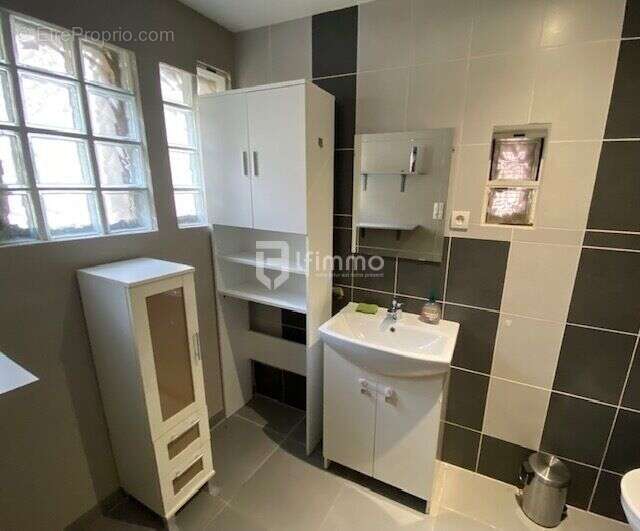 Ensemble immobilier, 1 local commercial et 2 appartements - photo 5