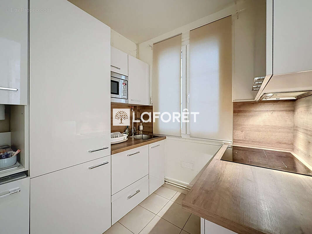 Appartement Paris 2 pièces - 42 m2 - VICTOR HUGO - photo 4